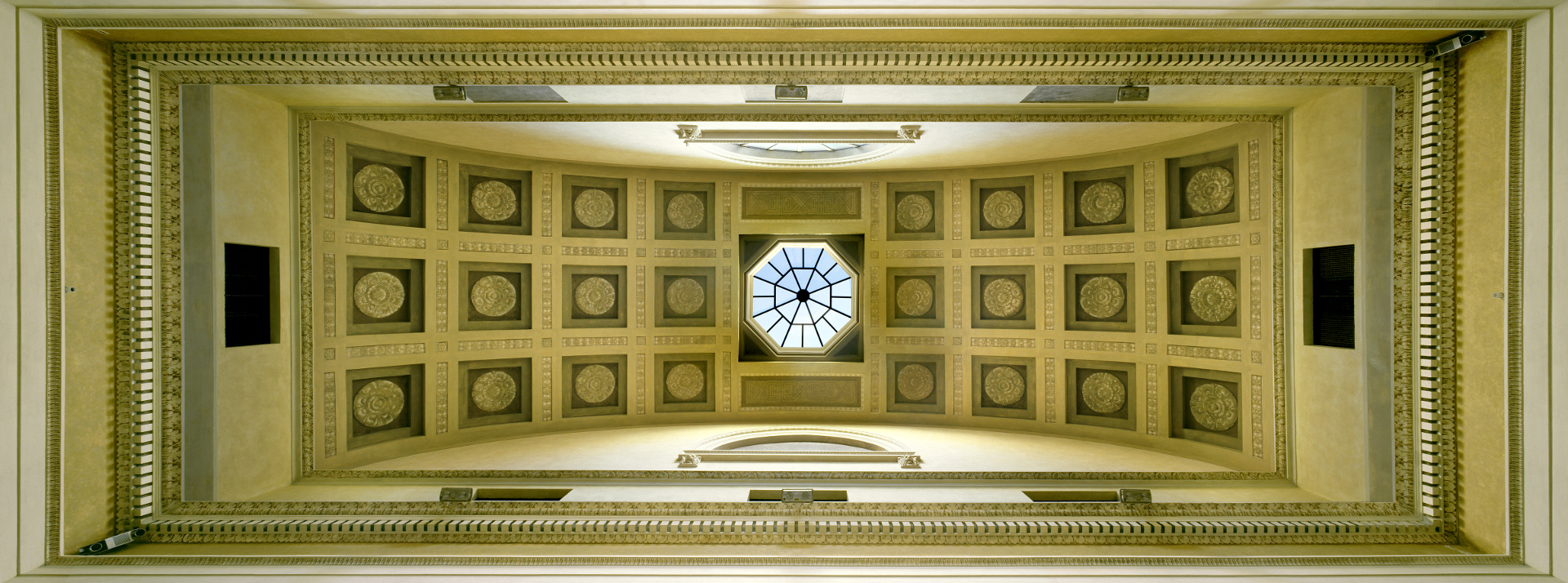 Sala 4 Colonne foto Stefano Topuntoli, 2003