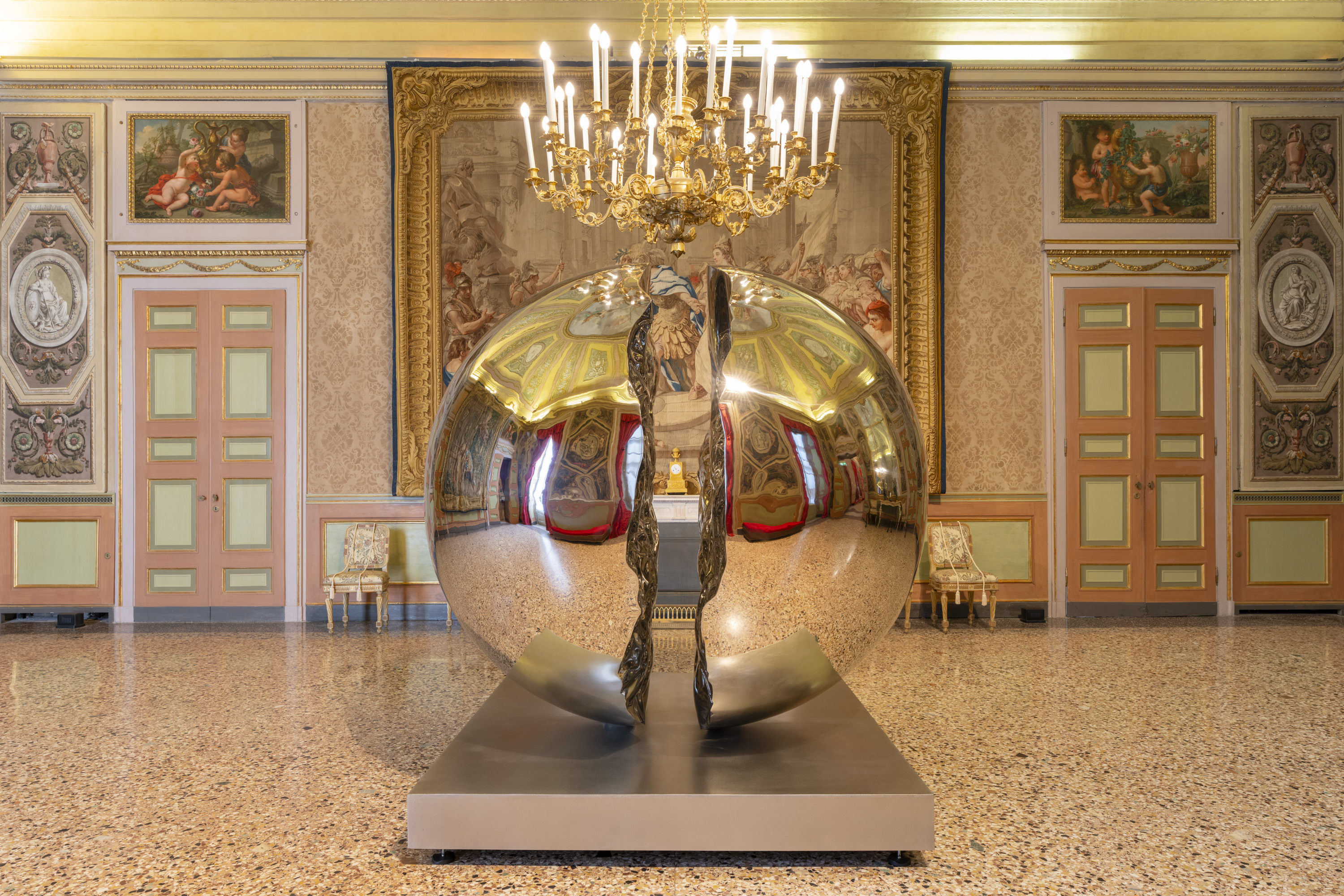 XHIXHA. La reggia allo specchio