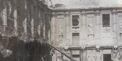 I resti della Sala delle Cariatidi dopo i bombardamenti