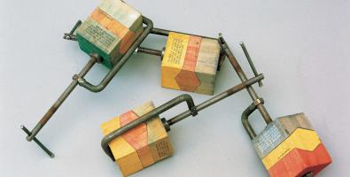 TRIPERUNO 1967  Legno acciaio e anilina, 32 x 10 x 7,5 cm cad
