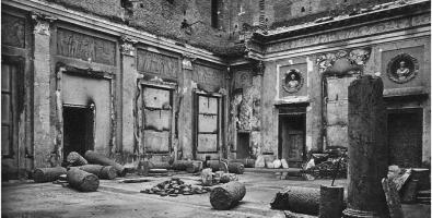 1943 agosto. Palazzo Reale, Sala delle Otto Colonne dopo i bombardamenti