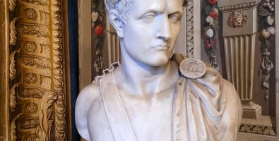 Busto di Napoleone come imperatore romano, exhibition view, photo courtesy Vinci Formica