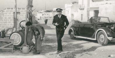 Mike nel ruolo di un membro dell’equipaggio di una torpediniera nel film “Il prezzo della gloria” 1956 Archivio Fondazione Mike Bongiorno